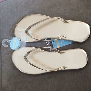 Women's Metallic Gold Flip Flops Skinny Thong Style Size 7/8
